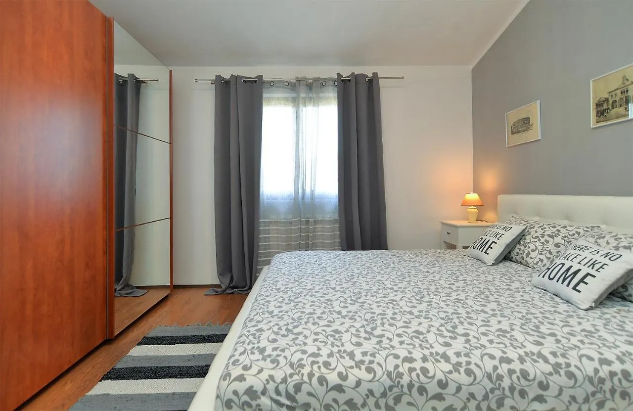 House Medulin 1744 Villa